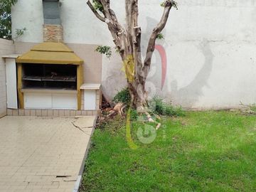 Venta de Casa 5 Amb. en Ramos Mejia  Ideal Vivienda o Uso Comercial