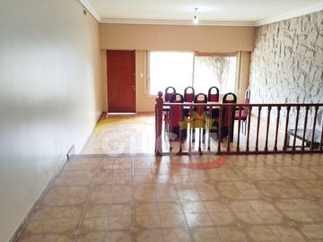 Venta de Casa 5 Amb. en Ramos Mejia  Ideal Vivienda o Uso Comercial