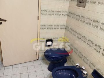 Venta de Casa 5 Amb. en Ramos Mejia  Ideal Vivienda o Uso Comercial