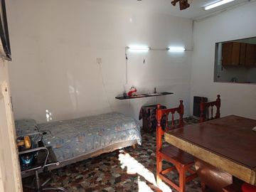 PH en venta - 2 Dormitorios 1 Baño - San Isidro