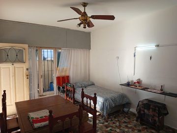 PH en venta - 2 Dormitorios 1 Baño - San Isidro