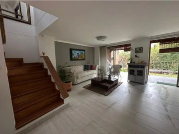 Casa Unifamiliar en venta en Loma Del Escobero Envigado