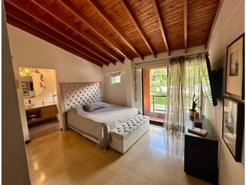 Casa Unifamiliar en venta en Loma Del Escobero Envigado