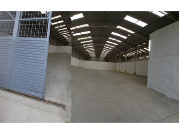 BODEGA EN ALQUILER –1200 m² CONSTRUCCIÓN – GUAYAQUIL