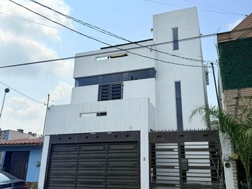 CASA EN VENTA EN EL REFUGIO SEC 2- SAN NICOLAS