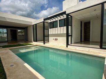 CASA DE UNA PLANTA EN VENTA, EN PRIVADA, CONKAL YUCATÁN.