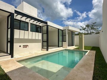 CASA DE UNA PLANTA EN VENTA, EN PRIVADA, CONKAL YUCATÁN.