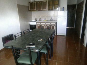 Oportunidad única venta de casa con dos departamentos en La Consulta