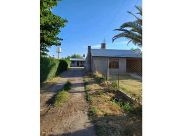 Oportunidad única venta de casa con dos departamentos en La Consulta