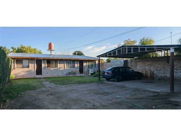 Oportunidad única venta de casa con dos departamentos en La Consulta