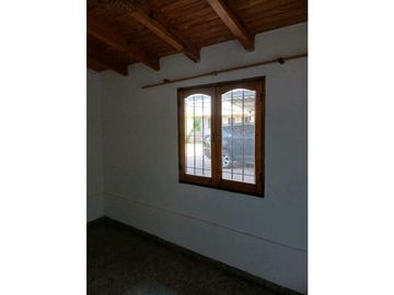 Oportunidad única venta de casa con dos departamentos en La Consulta
