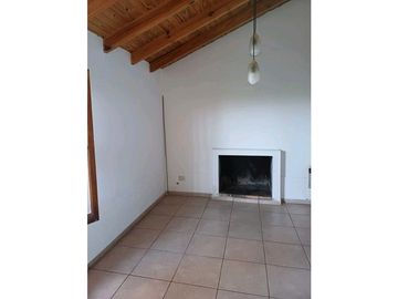 Oportunidad única venta de casa con dos departamentos en La Consulta