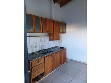 Oportunidad única venta de casa con dos departamentos en La Consulta