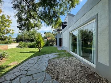 VENTA CASA QUINTA FRAN.ALVAREZ LOTE 1500