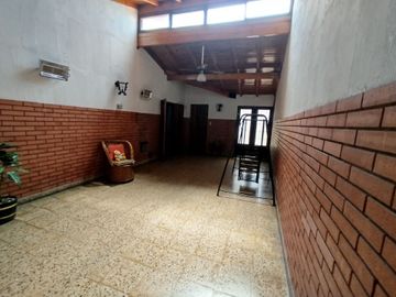 VENTA CASA 5 AMBIENTES BANFIELD APTO CREDITO