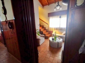 VENTA CASA 5 AMBIENTES BANFIELD APTO CREDITO