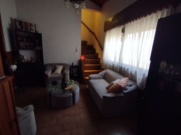 VENTA CASA 5 AMBIENTES BANFIELD APTO CREDITO
