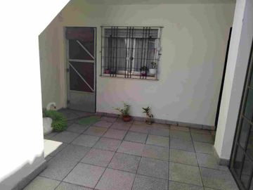 VENTA CASA 5 AMBIENTES BANFIELD APTO CREDITO