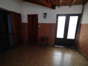 VENTA CASA 5 AMBIENTES BANFIELD APTO CREDITO
