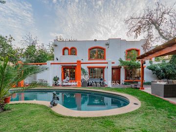 Excelente casa para remodelar! 5D + 3B + 7E