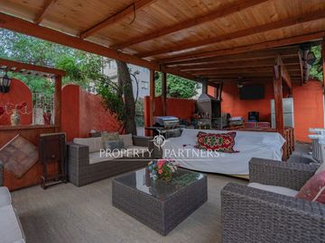 Excelente casa para remodelar! 5D + 3B + 7E