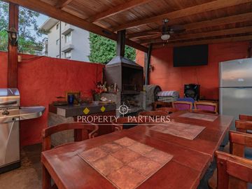 Excelente casa para remodelar! 5D + 3B + 7E
