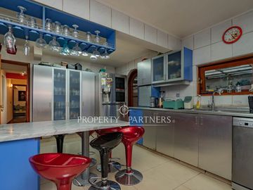 Excelente casa para remodelar! 5D + 3B + 7E