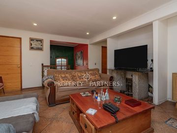 Excelente casa para remodelar! 5D + 3B + 7E