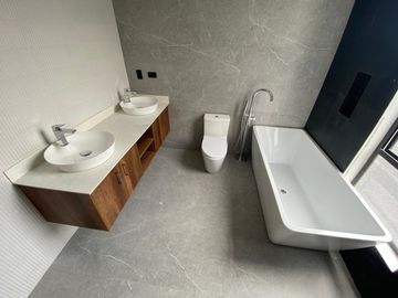 HERMOSA CASA VENTA INDEPENDIENTE - ALTAVISTA DE NAYÓN
