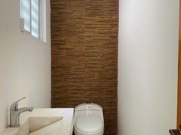 Casa en Venta en Juriquilla Campestre, 4 Recámaras, Roof Garden, 3 Autos Techado