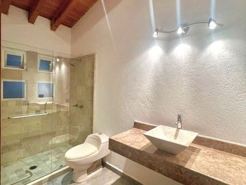 Casa en Venta en Juriquilla Campestre, 4 Recámaras, Roof Garden, 3 Autos Techado
