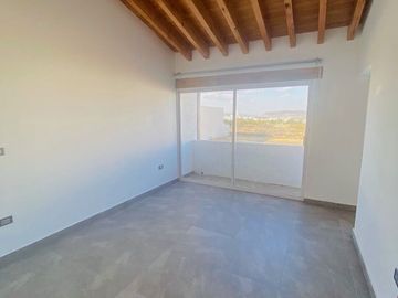Casa en Venta en Juriquilla Campestre, 4 Recámaras, Roof Garden, 3 Autos Techado