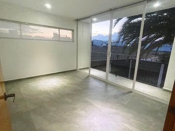 Casa en Venta en Juriquilla Campestre, 4 Recámaras, Roof Garden, 3 Autos Techado