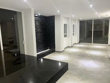 Casa en Venta en Juriquilla Campestre, 4 Recámaras, Roof Garden, 3 Autos Techado