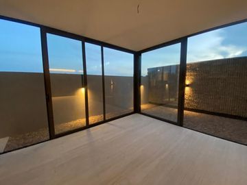 Residencia en venta en Lago de Juriquilla, Diseño de Autor, Minimalista