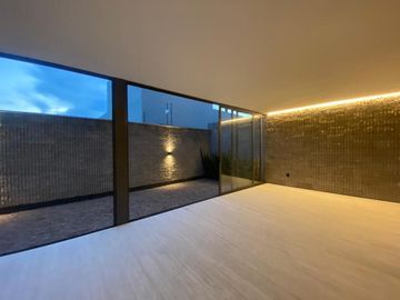 Residencia en venta en Lago de Juriquilla, Diseño de Autor, Minimalista