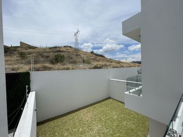 Estrena casa con acabados de lujo, recámara en PB, Cumbres del Lago, Juriquilla