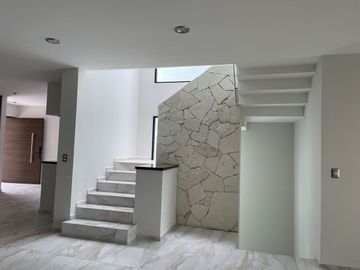 Estrena casa con acabados de lujo, recámara en PB, Cumbres del Lago, Juriquilla