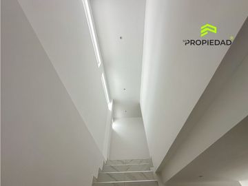 Casa en Venta al Sur de Manta 5 Dormitorios desde 176K Urb privada