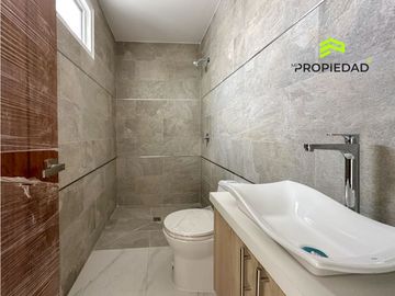 Casa en Venta al Sur de Manta 5 Dormitorios desde 176K Urb privada