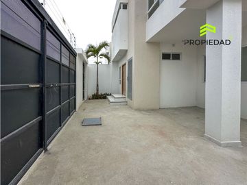 Casa en Venta al Sur de Manta 5 Dormitorios desde 176K Urb privada