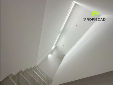 Casa en Venta al Sur de Manta 5 Dormitorios desde 176K Urb privada