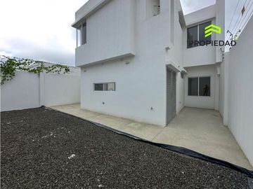 Casa en Venta al Sur de Manta 5 Dormitorios desde 176K Urb privada