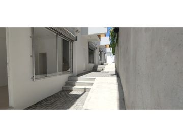 PASE COMERCIAL CON 8 LOCALES EN VENTA LA LIBERTAD SANTA ELENA