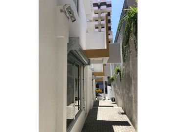 PASE COMERCIAL CON 8 LOCALES EN VENTA LA LIBERTAD SANTA ELENA