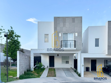 Casa en venta en Saratoga Residencial frente a parque