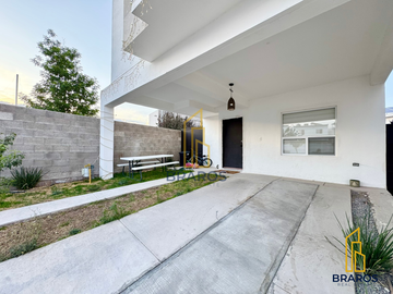 Casa en venta en Saratoga Residencial frente a parque