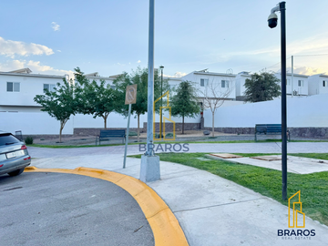 Casa en venta en Saratoga Residencial frente a parque