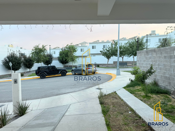 Casa en venta en Saratoga Residencial frente a parque