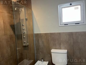 Venta - OPORTUNIDAD Casa en Barrio Privado Santa Guadalupe - Pilar del Este